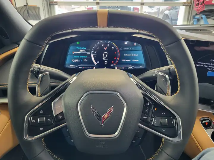 Corvette Z06 — Volant et combiné numérique