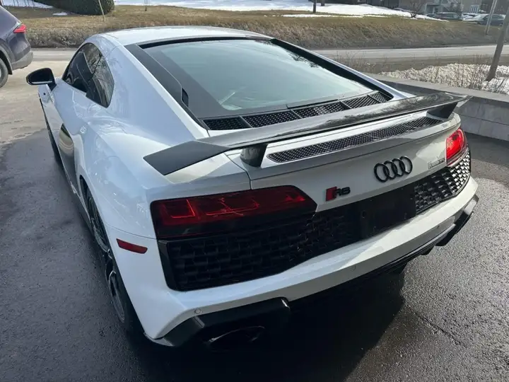 Audi R8 V10 Performance — Arrière avec aileron fixe