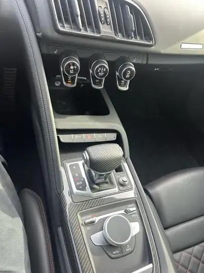 Audi R8 V10 Performance — Console centrale et sélecteur